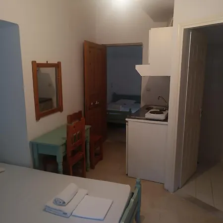 Nikos And Penthouse Apartamento