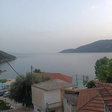 Nikos And Penthouse Apartament