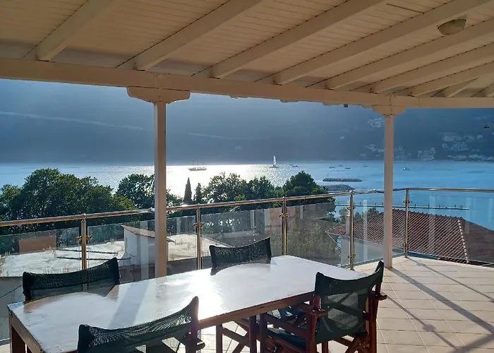 Nikos And Penthouse Apartament *