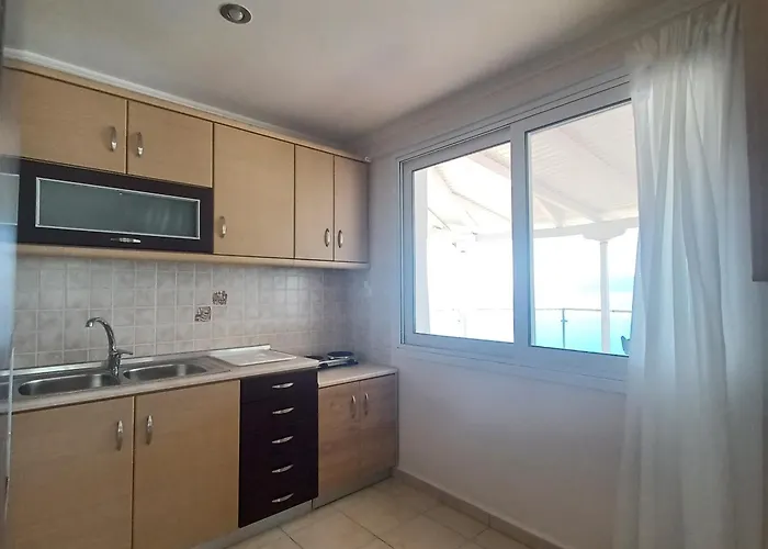 Nikos And Penthouse Apartament