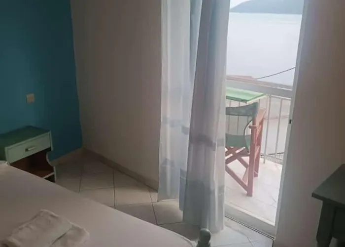 Nikos And Penthouse Apartament