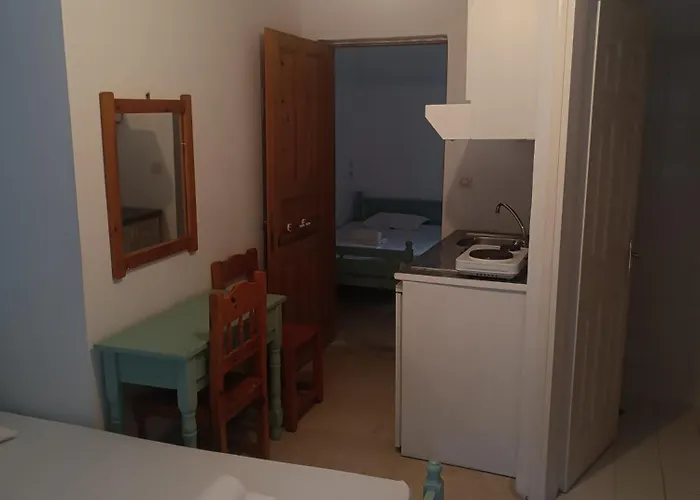 Nikos And Penthouse Apartament